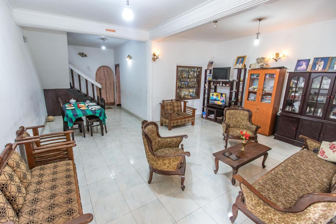 Gamage Friendly Home Канди Экстерьер фото